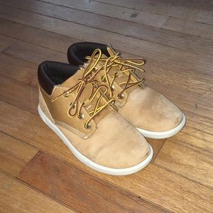 Boys Timberlands size 1.5. Barely worn!